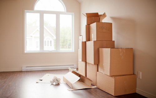 Removal truck hire suitable for flat and house moves in Strawberry Hill